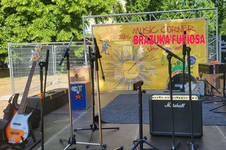 Foto der Music Corner Brazu Furiosa mit Equipment