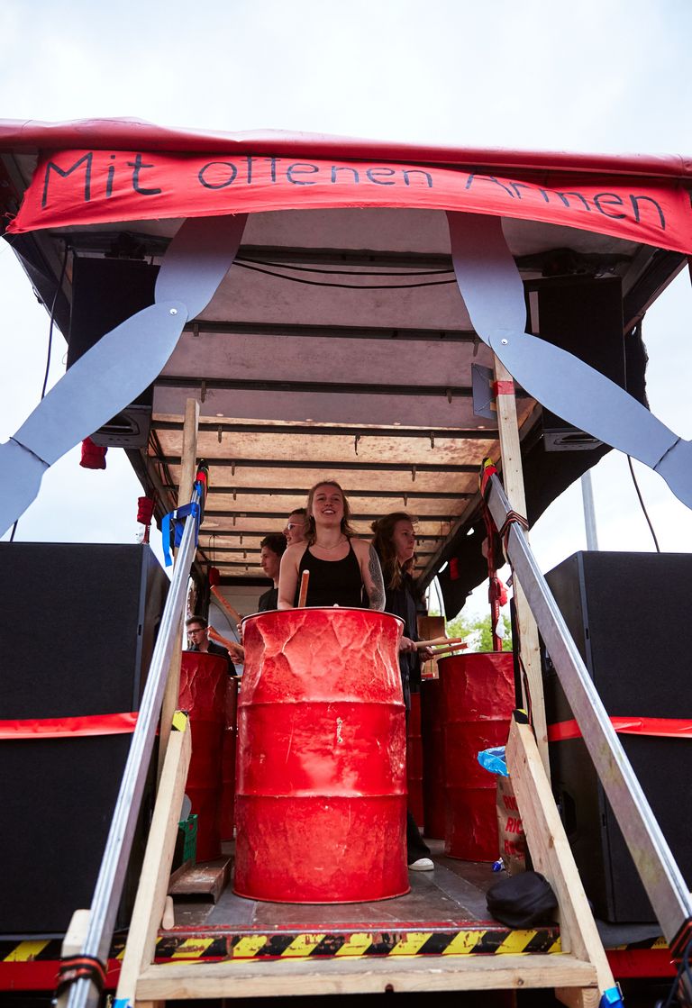 Foto zeigt die Umzugsgruppe BANDO