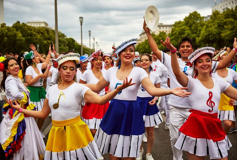 Teilnehmer und Teilnehmerinnen der Umzugsgruppe Canoafolk