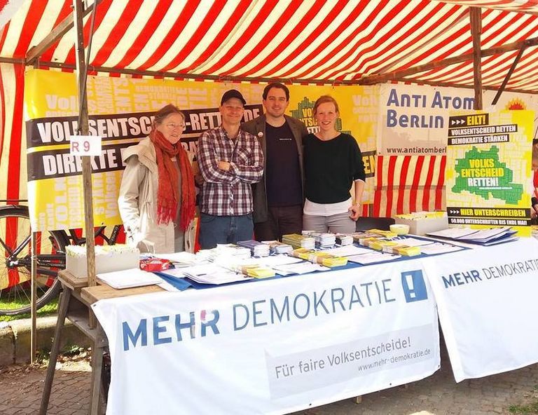 Foto zeigt Informationsstand