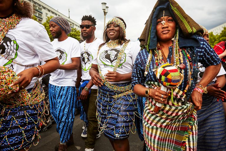 Teilnehmer und Teilnehmerinnen der Umzugsgruppe Kangkiling e.V.